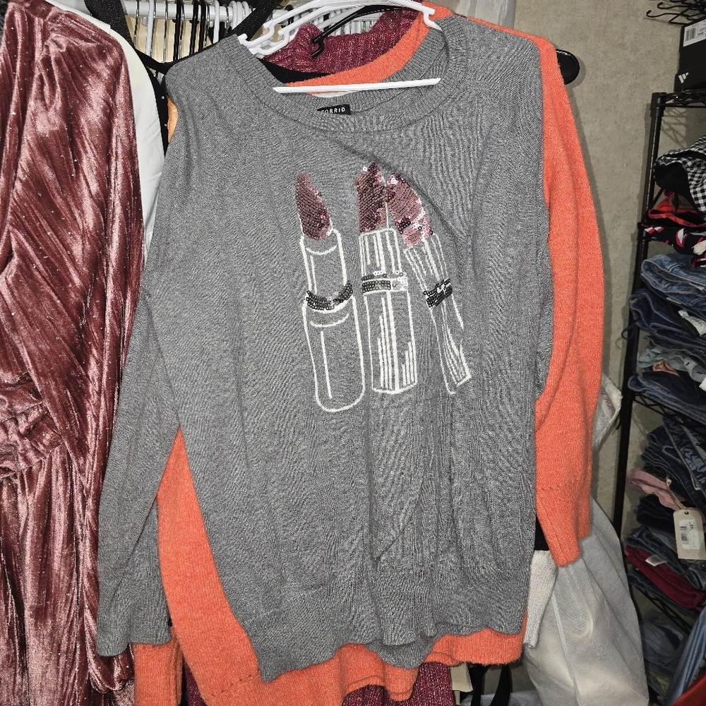 Like new Torrid 2x Grey Sequin Lipstick Sweater